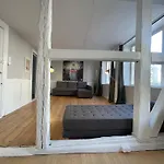 Hip Apartment - With Marble Church Views